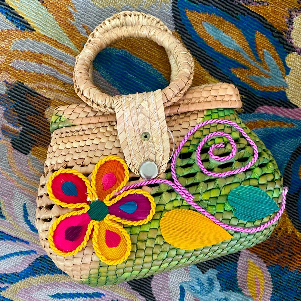 SOLD- Artsy, Floral, Woven Basket Purse - Picture 3 of 6